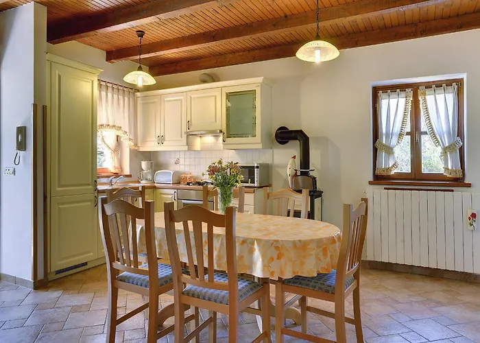 Σπίτι διακοπών In Cehici With Private Pool & Terrace *