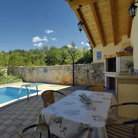 In Cehici With Private Pool & Terrace Matulini