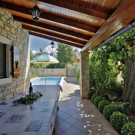 In Cehici With Private Pool & Terrace Matulini